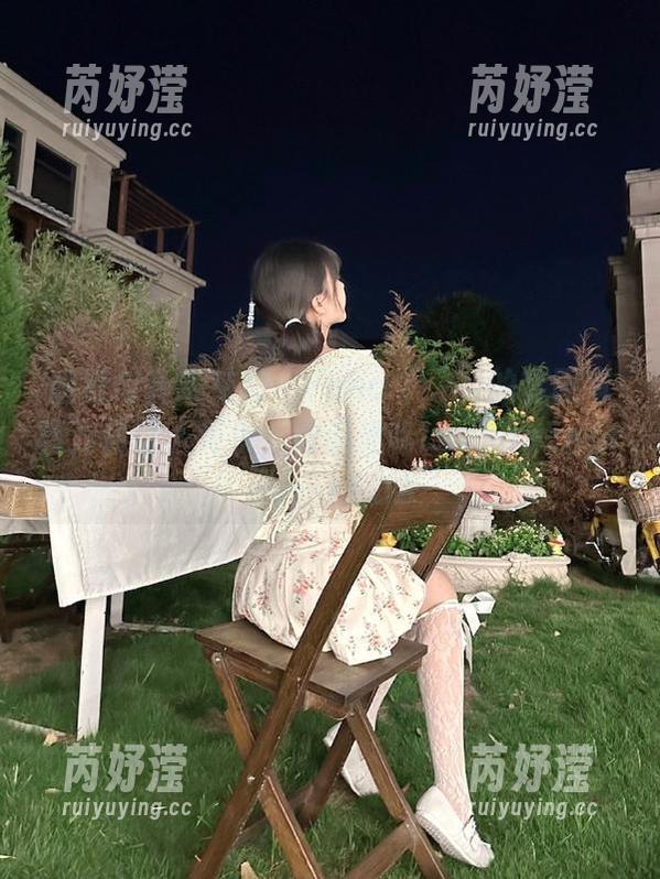 幽默与真实交织：Yuna (윤아)的套图写真为何让人莞尔，敬请光临LeeheeExpress–LEDB